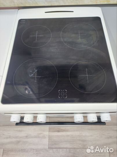 Продаëтся электрическая плита Hansa fccws580977