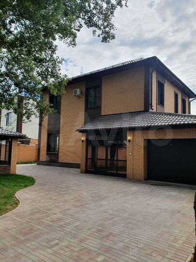 Коттедж 261 м² на участке 5 сот.