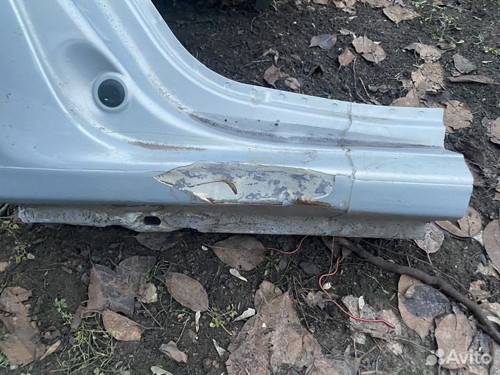 Задняя правая четверть renault logan 2005-2014