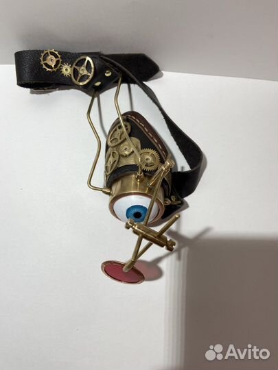 Монокль с глазом