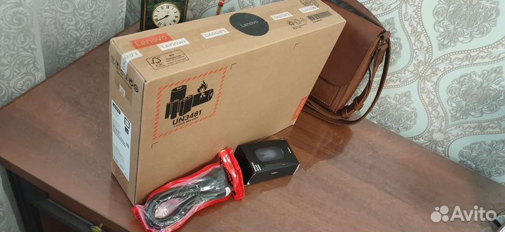 Lenovo yoga 9i (2023) i7-1360P 16GB 14.0 2.8K oled