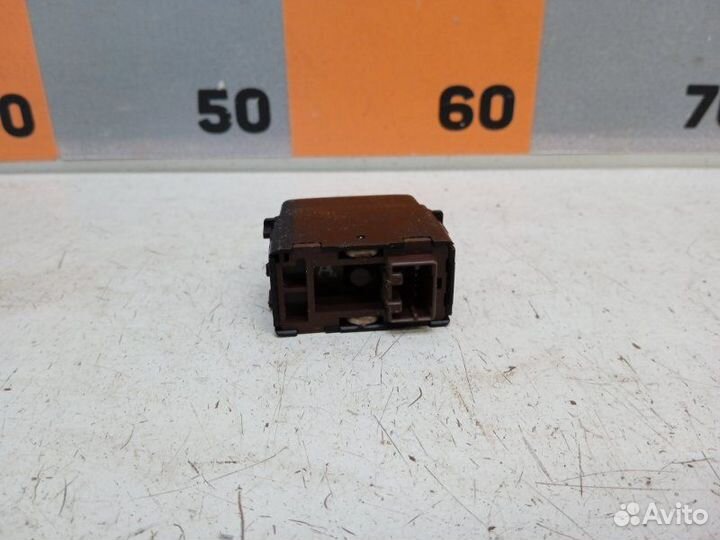 Кнопка открывания багажника Nissan Teana J32 2.5