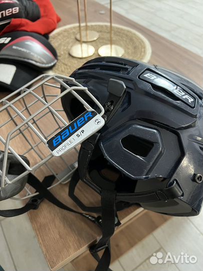 Хоккейный шлем