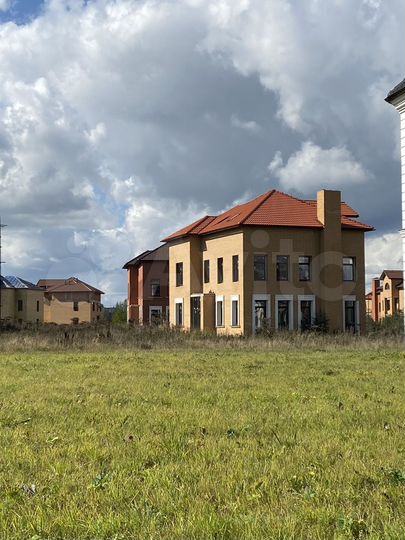 Коттедж 280 м² на участке 9 сот.