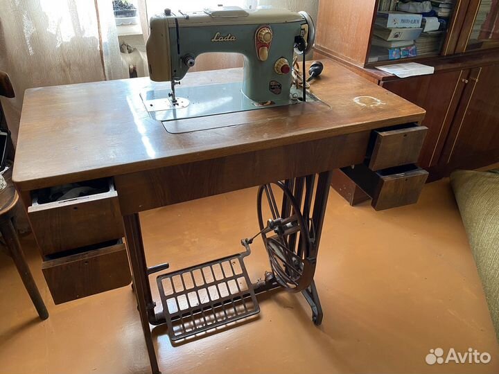 Швейная машина LADA 237-1