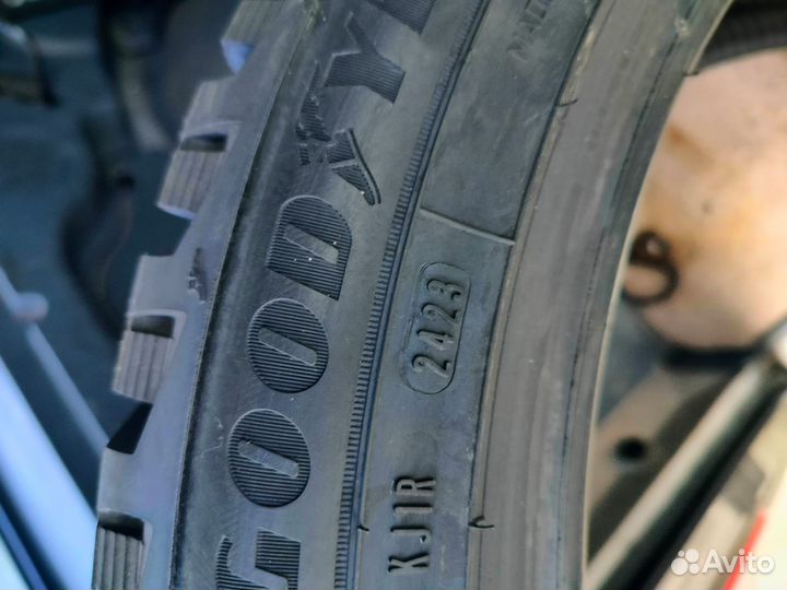Goodyear UltraGrip Arctic 2 SUV 285/60 R18 116T