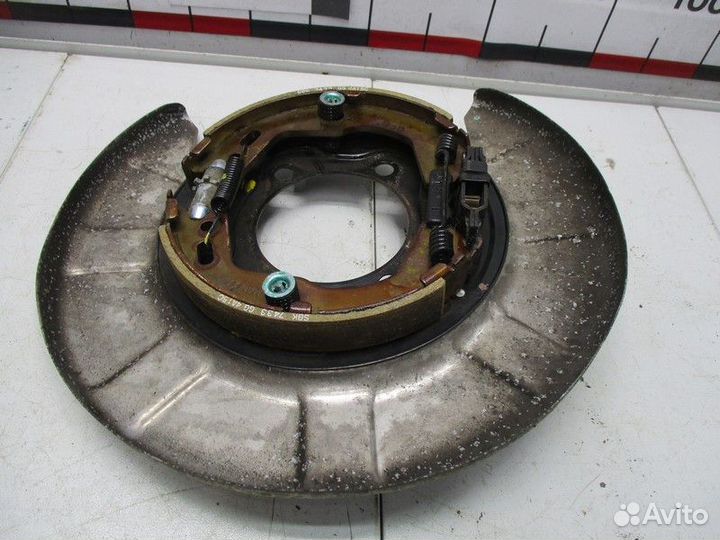 Щит опорный задний левый Kia Quoris KH