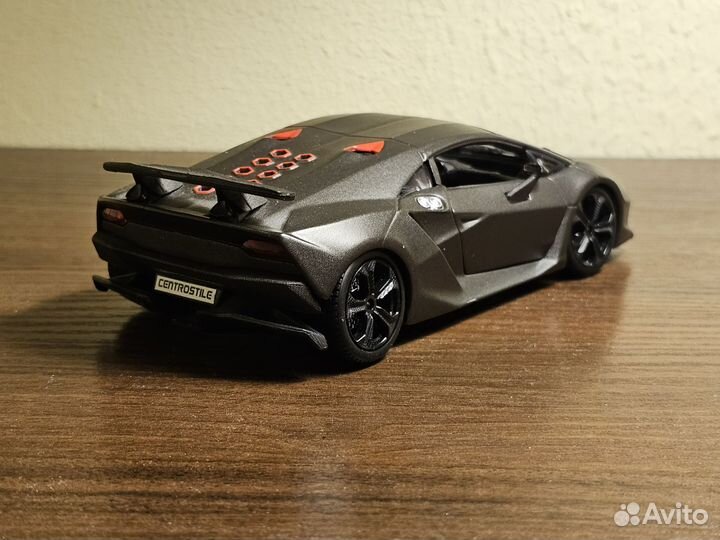 1:24 Bburago Lamborghini Sesto Elemento