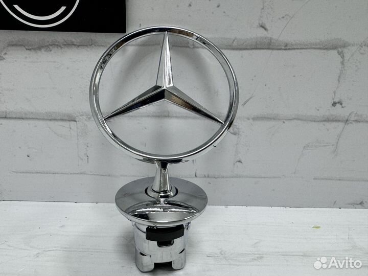 Эмблема mercedes-benz A2218800086