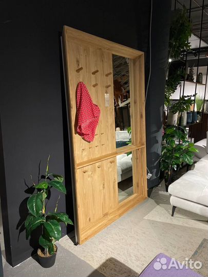 Зеркало-вешалка настенное