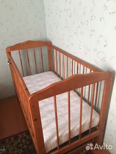 Продается детская кроватка с матрасом