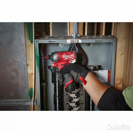 Винтоверт аккумуляторный Milwaukee M12 FID-202xful