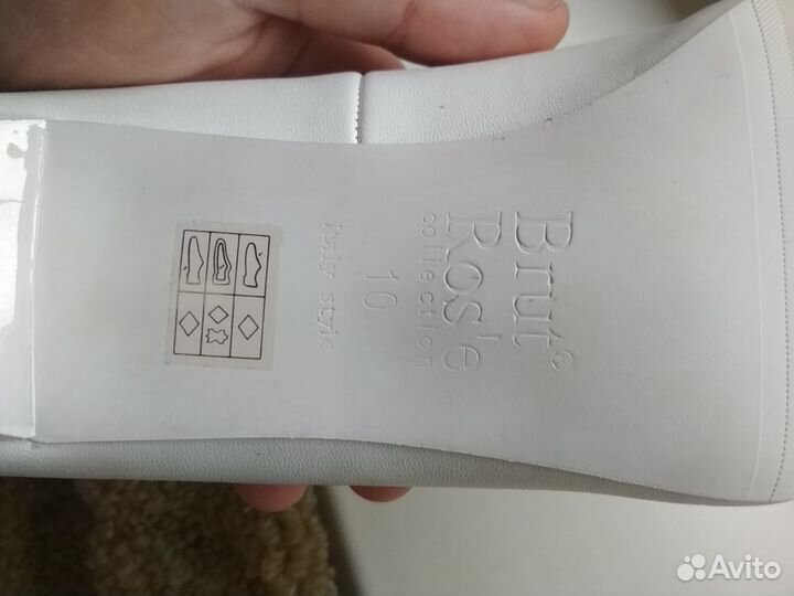 Кожаные белые туфли