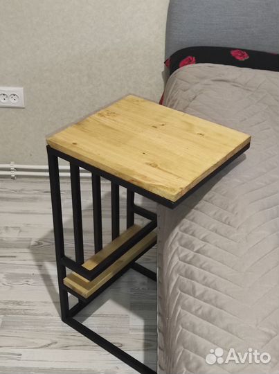 Прикроватный столик