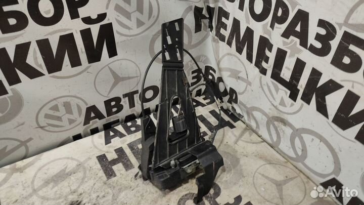 Замок задней двери правый Ford Fusion 1