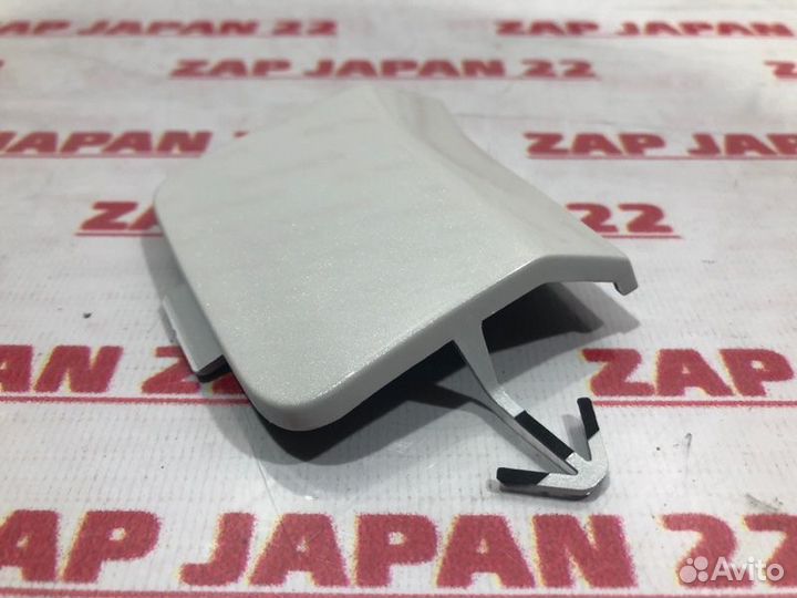 Заглушка бампера передняя Mitsubishi