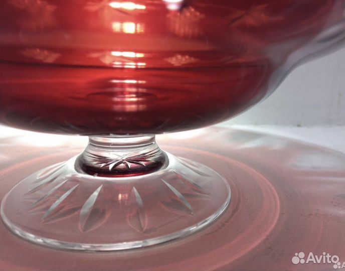 Ваза красный хрусталь на ножке