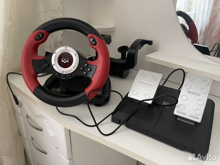 Игровой руль с педалями