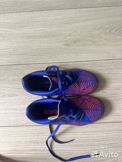 Футбольные бутсы adidas