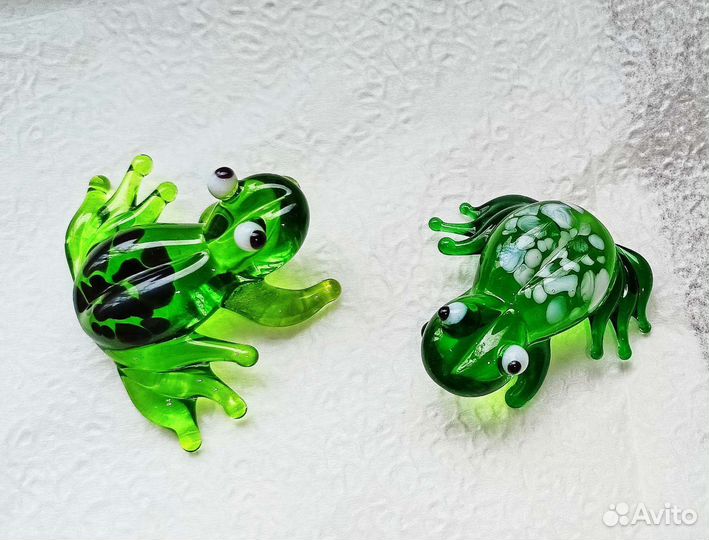 Фигурки из цветного стекла