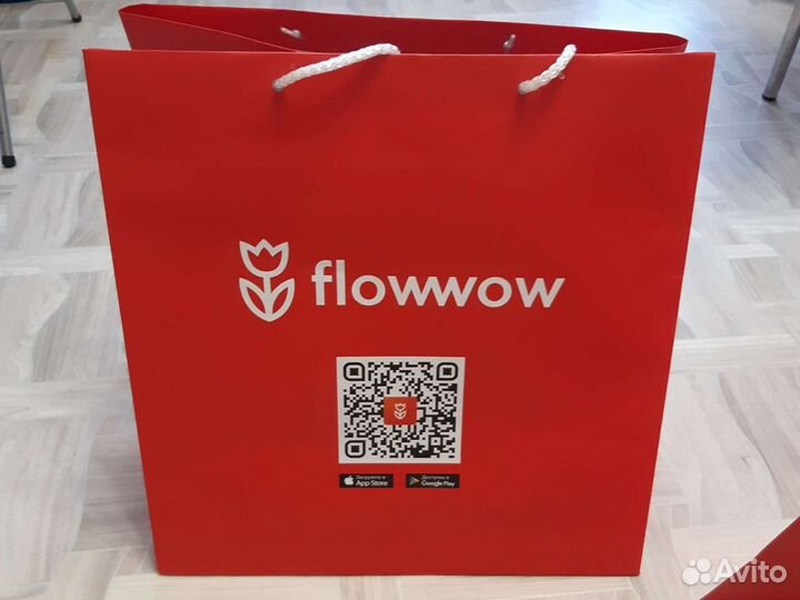 Подарочный пакет бумажный с ручками 29х29 см