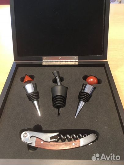 Набор для вина из 4 приборов в подарочной коробке