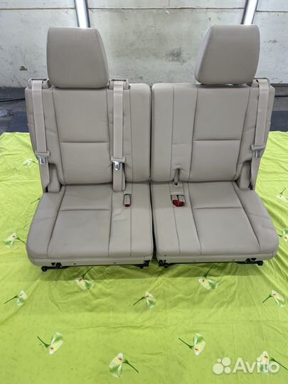 Третий ряд сидений Cadillac Escalade