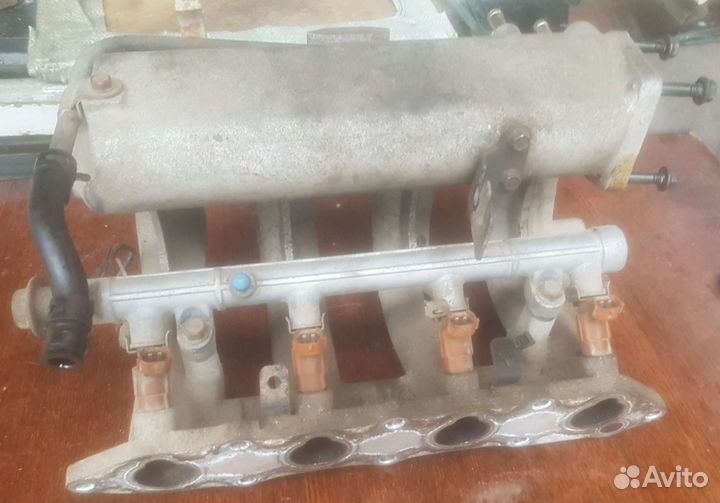 Впускной коллектор с топливной рампой Киа Шума 1