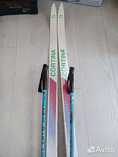 Лыжи беговые пластиковые и палки