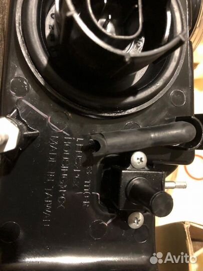 Фара правая dodge caravan