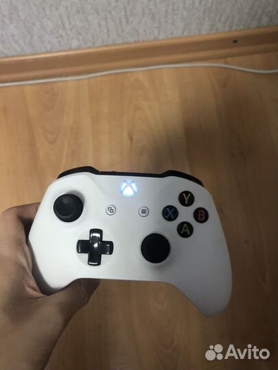 Xbox one x 1tb+game+forza 7 на диске