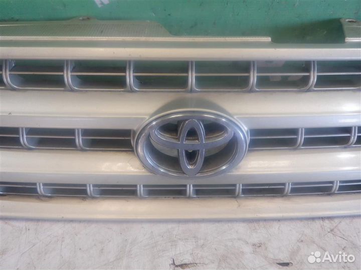 Решетка радиатора Тойота Хайлендер