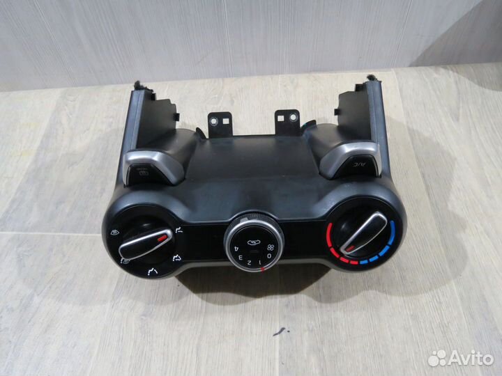 Блок управления отопителем Kia Rio 4