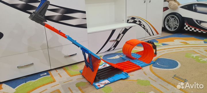 Hot Wheels автотрек большой чемодан Megator