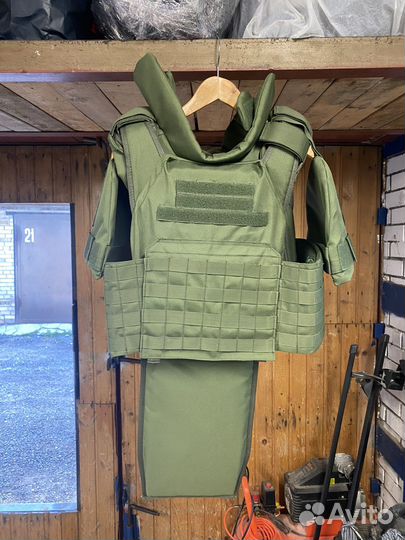 Бронежилет в сборе, с плитами и доп. защитой