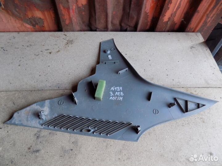 Обшивка стойки Logan 2005-2014