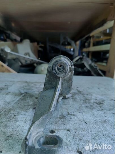 Кронштейн крепления двигателя Ford mondeo 2