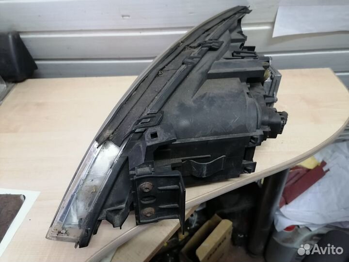 Фара Ксенон передняя правая Ford Mondeo 3