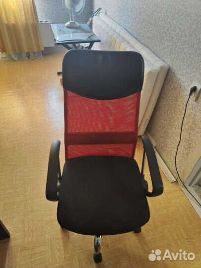 Офисное кресло с механизмом качения