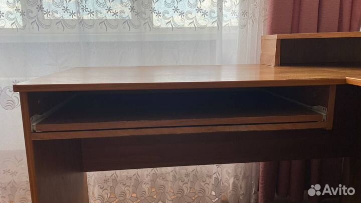 Компьютерный стол: идеален для учебы