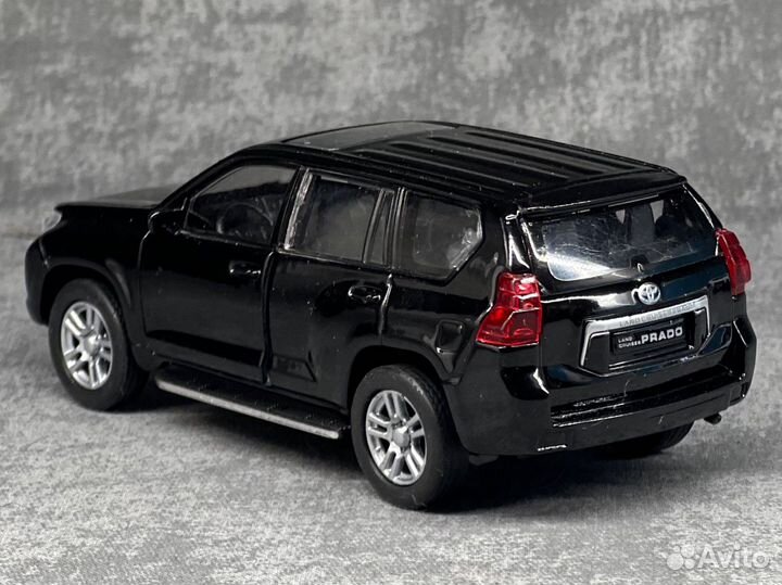 Модель toyota land cruiser prado 1/36 welly