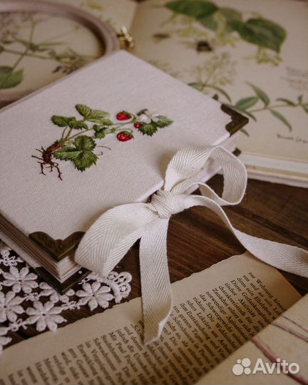 Блокнот с вышивкой ручной работы