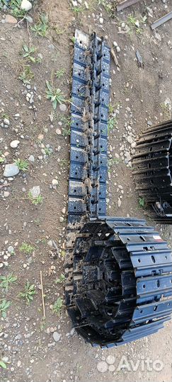 Гусеница экскаватора металлические