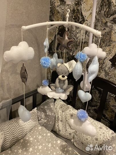 Балдахин с держателем и декоративный мобиль