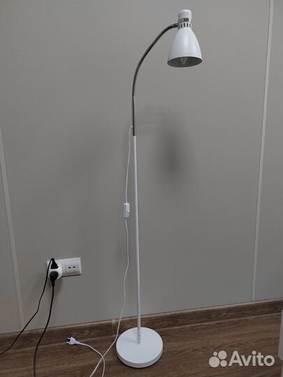 Напольная лампа