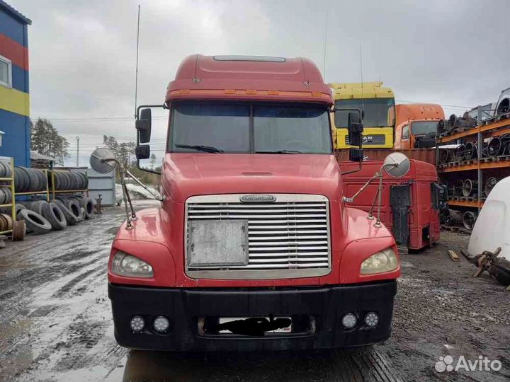 Тягач Freightliner в разбор