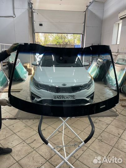 Лобовое стекло Kia Optima