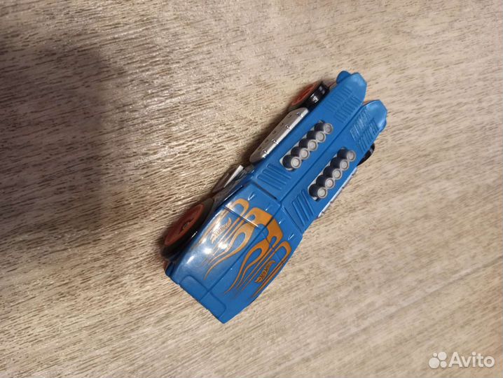 Трек хотвилс, разделяющий машину пополам