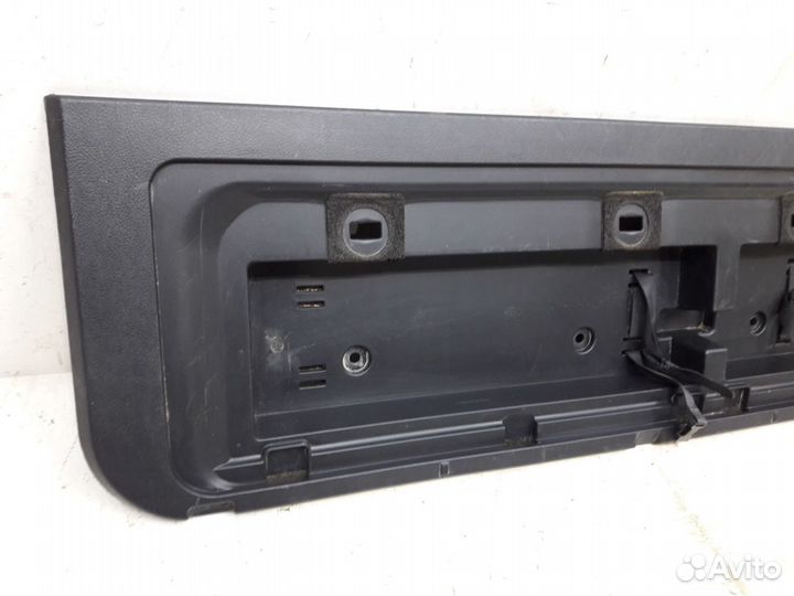 Обшивка крышки багажника Toyota Land Cruiser 200