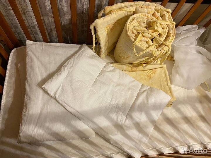 Бельё для детской кроватки с одеялом и подушкой